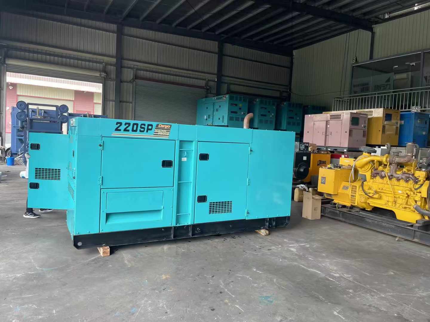 浦东800kW 柴油发电机的输出电流波动范围是多少？